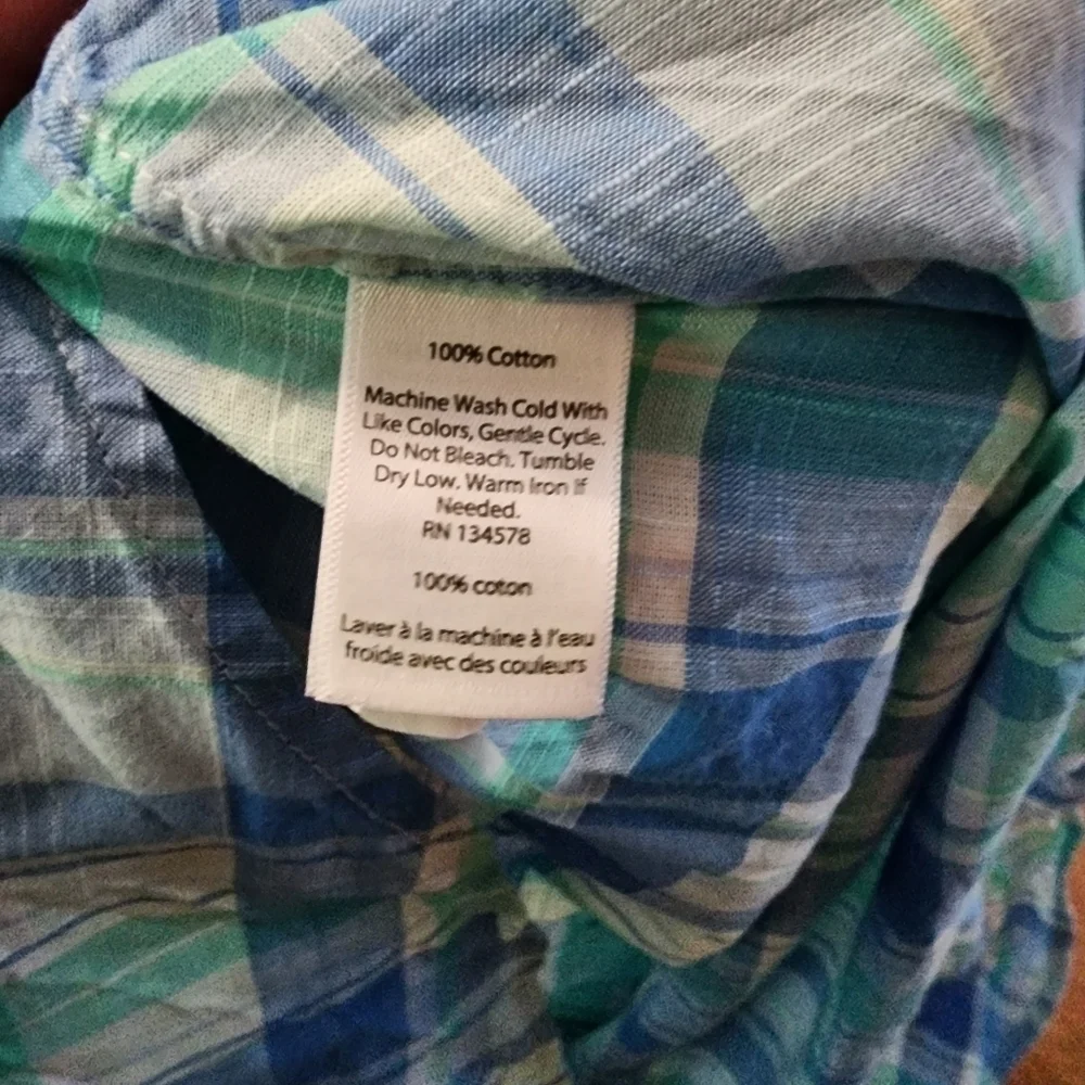 Vineyard Vines button down shirt